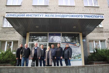 Донецкий институт железнодорожного транспорта - фотография 2